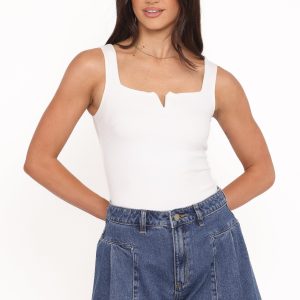 Abrand 94 Pleated Short - Bella